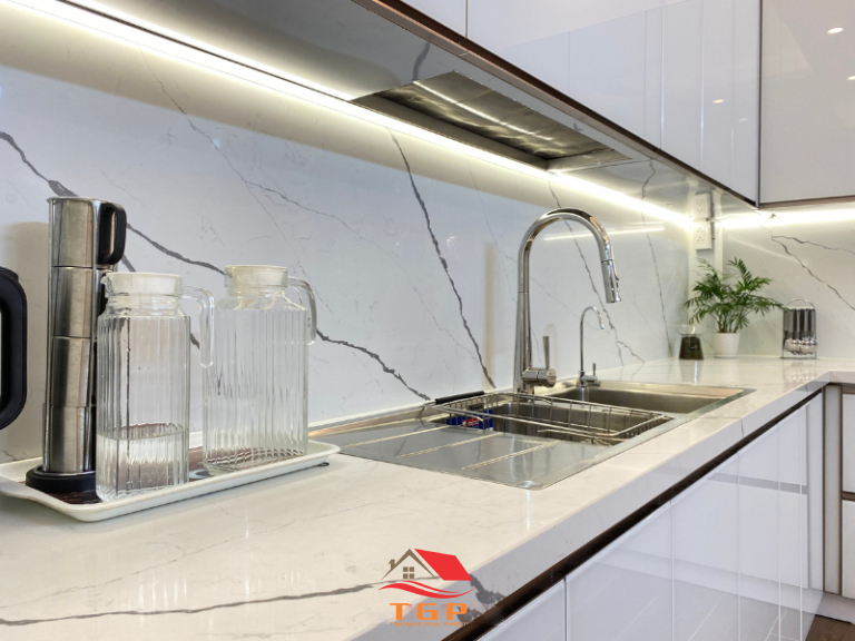 Tủ bếp inox cánh kính đẹp (13)