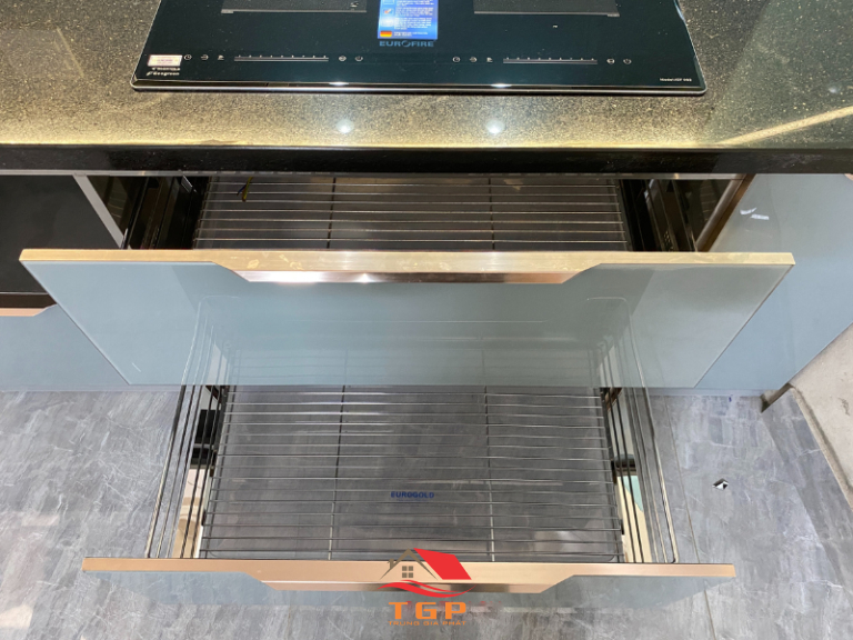 Tủ bếp inox cánh kính màu xanh (11)