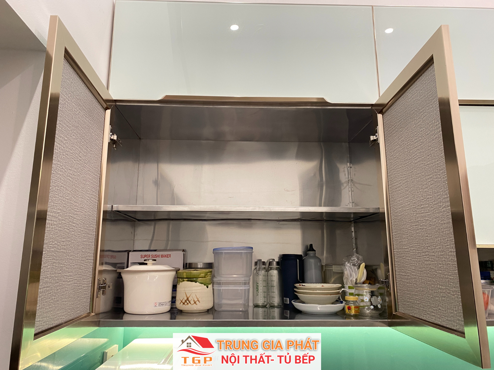 Tủ bếp inox cánh kính cường lực màu xanh tuyệt đẹp 29 tu-bep-inox-canh-kinh-nha-chi-phuong-ngoc-khanh-ba-dinh-ha-noi (11)