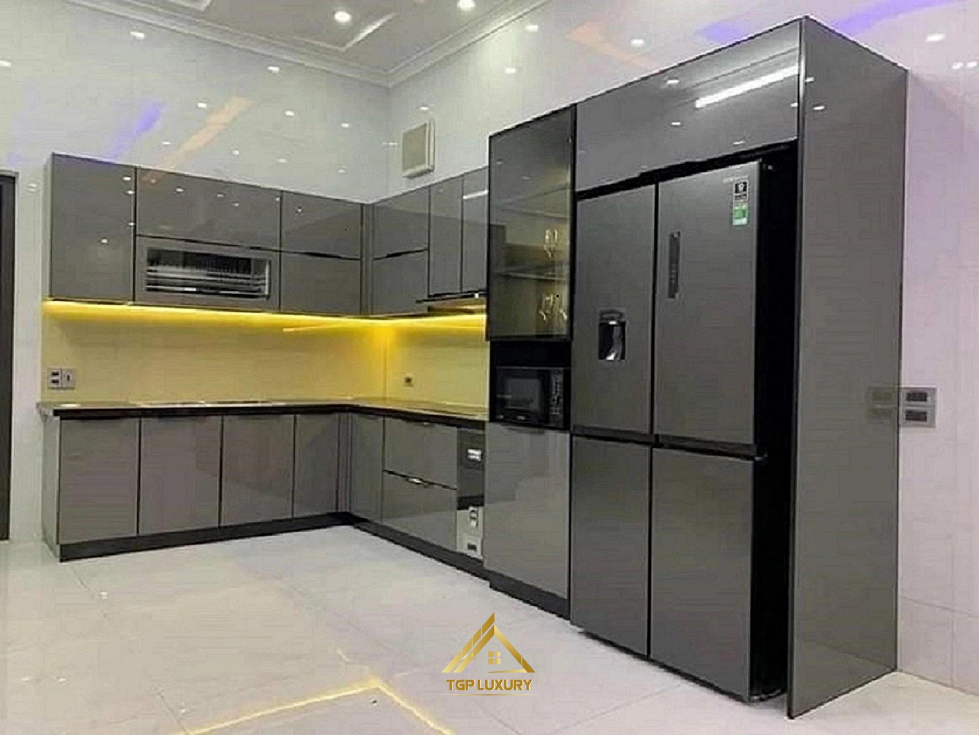 Tủ bếp thùng inox cánh kính cường lực 2024