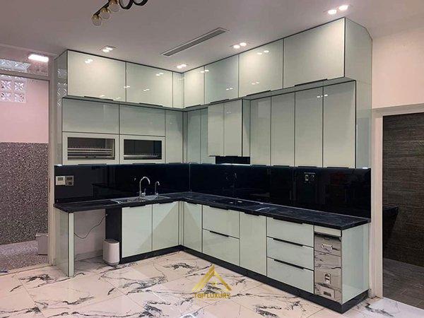 Báo Giá Và 30 Mẫu Tủ Bếp Inox Cánh Kính Đẹp Đến Không Ngờ.