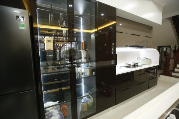 Tủ bếp inox cánh kính có tốt không
