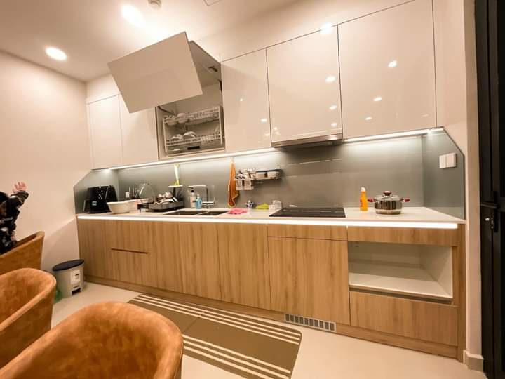 Ưu, nhược điểm của tủ bếp inox cánh kính